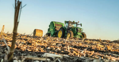 John Deere hands-free baling