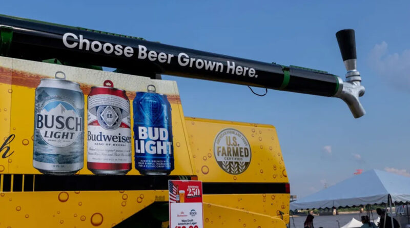Anheuser-Busch перетворила комбайн John Deere на 10-тонний мобільний пивний бар