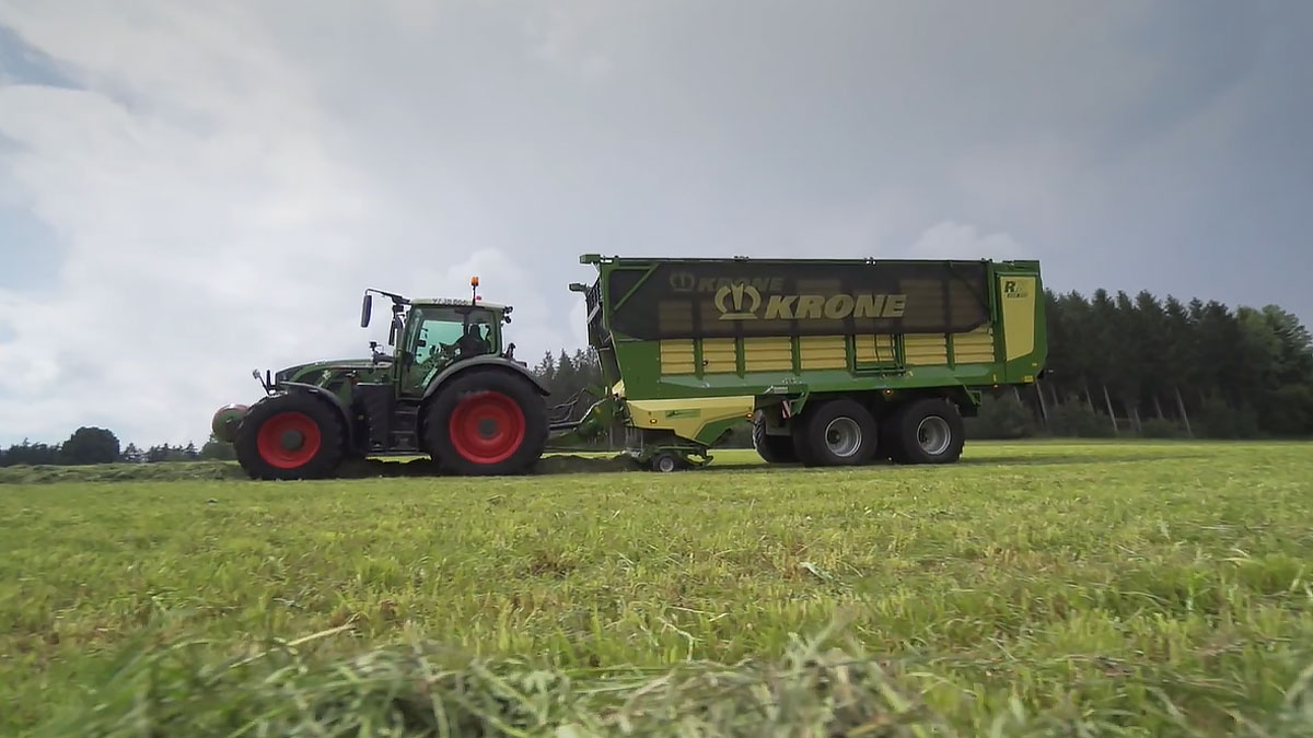 Krone оновила причепи-підбирачі RX і ZX: нова електроніка, ширший підбирач і швидше розвантаження