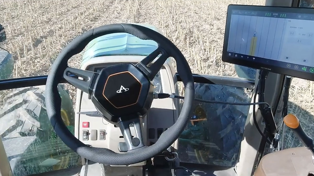 TractorGPS виводить VectorAGR HD818 на ринок Нідерландів: GPS-система має 14-дюймовий екран і підтримку кількох камер